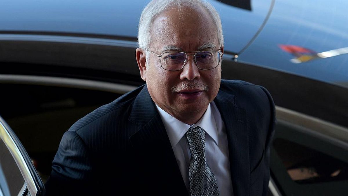 Koruması, eski Malezya Başbakan'ı Necip Rezak’ı cinayete azmettirmek içi suçluyor