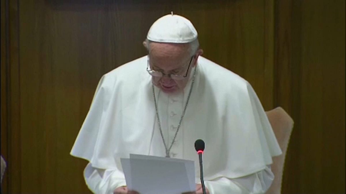 Ferenc pápa feloldotta a pápai titoktartást a kiskorúakat ért szexuális bántalmazás eseteiben
