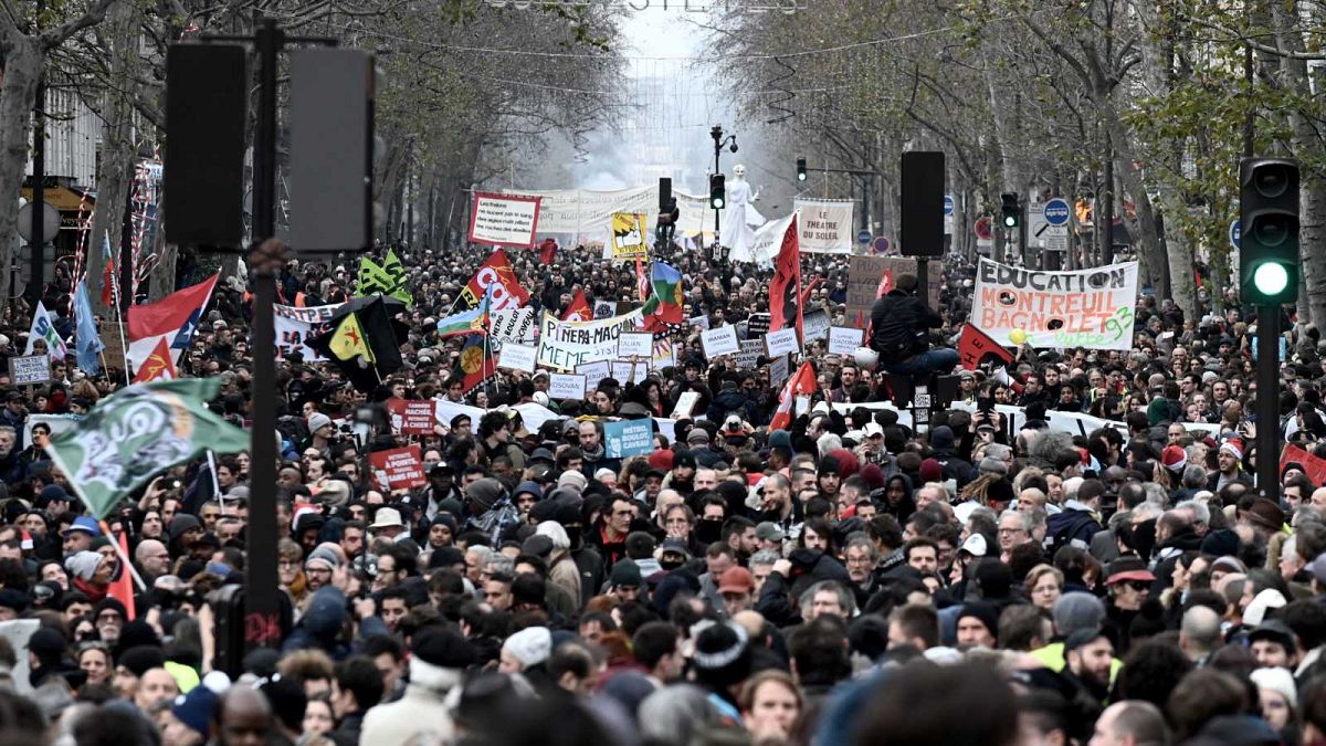Une partie du cortège de la manifestation à Paris, le 17 décembre 2019