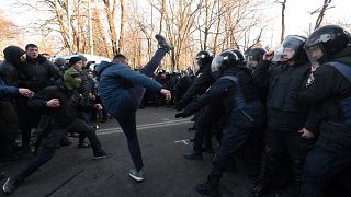 Kiev, manifestazioni contro la riforma Zelensky che autorizza la vendita dei terreni agricoli