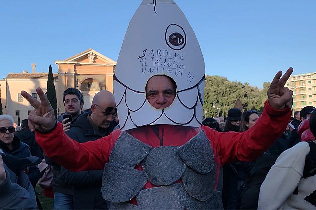 Movimento das sardinhas em Itália luta contra extrema-direita