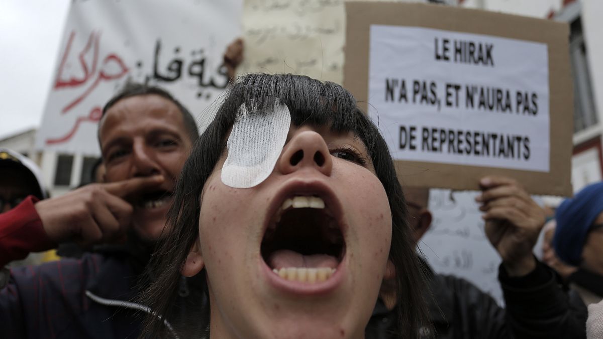 جانب من المظاهرات في الجزائر ضد الانتخابات الرئاسية