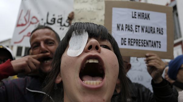 جانب من المظاهرات في الجزائر ضد الانتخابات الرئاسية جانب من المظاهرات في الجزائر ضد الانتخابات الرئاسية