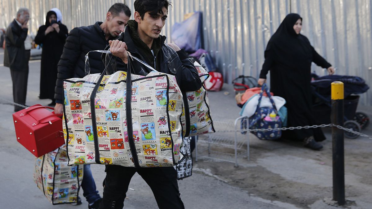 لاجئون سوريون في لبنان يستعدون للعودة إلى الأراضي السورية
