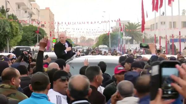 Le président tunisien n'oublie pas Sidi Bouzid, 9 ans après l'immolation du jeune Bouazizi Le président tunisien n'oublie pas Sidi Bouzid, 9 ans après l'immolation du jeune Bouazizi