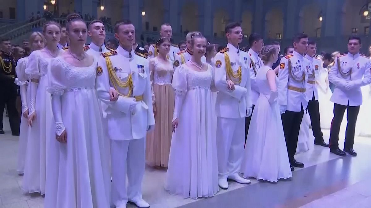 1,500 Russian military students attend Kremlin Cadet Ball