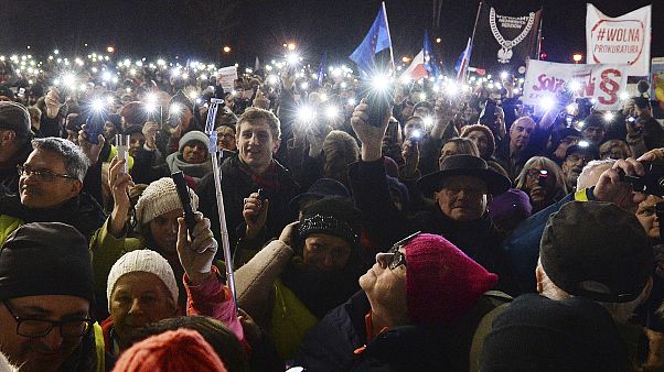Tüntetés a tervezett reform ellen Varsóban december 1-én Tüntetés a tervezett reform ellen Varsóban december 1-én
