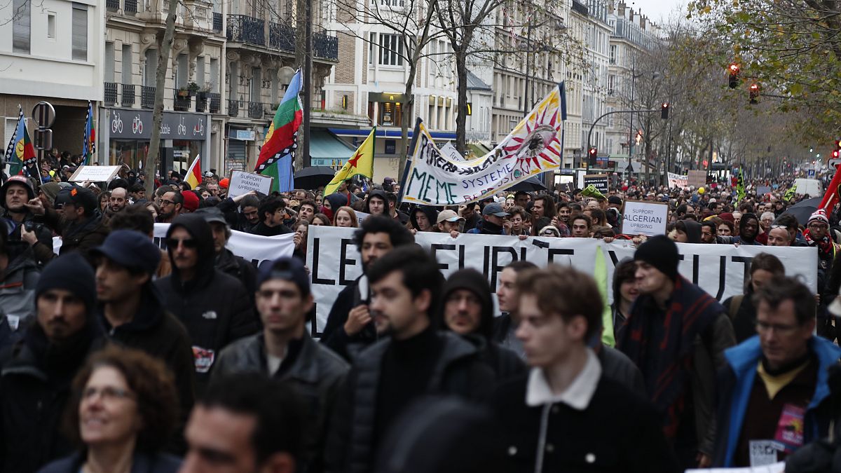 'Fransa Cumhurbaşkanı Macron, grevlere neden olan reform paketinde iyileştirme yapmaya hazır'  