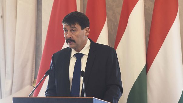 Áder aláírta a tb-törvényt Áder aláírta a tb-törvényt