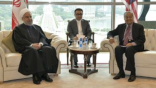 حسن روحانی و مهاتیر محمد در حاشیه اجلاس کشورهای اسلامی در کوالالامپور