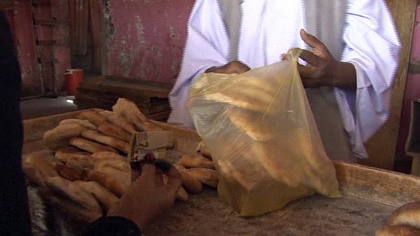 انتهاء أزمة الخبز في عطبره التي أطلقت الاحتجاجات السودانية ضد البشير انتهاء أزمة الخبز في عطبره التي أطلقت الاحتجاجات السودانية ضد البشير