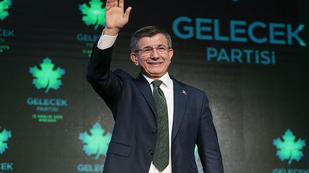 Ahmet Davutoğlu: Türkiye'de ekonomik kriz var, krizi görmeyen krizi çözemez Ahmet Davutoğlu: Türkiye'de ekonomik kriz var, krizi görmeyen krizi çözemez