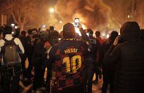 Proteste a Barcellona contro il governo spagnolo. Anche indossando la maglia di Messi. 