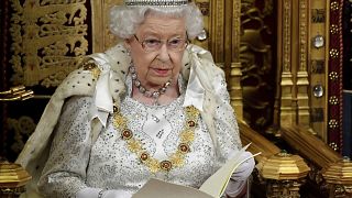 Elizabeth II prononce le discours du trône, le Brexit bille en tête pour Johnson