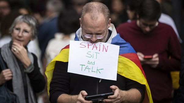 Europa reprende a España por el uso del catalán pero pasa por alto la política lingüística francesa Europa reprende a España por el uso del catalán pero pasa por alto la política lingüística francesa