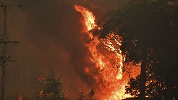 Bombeiros australianos enfrentam condições "catastróficas" Bombeiros australianos enfrentam condições "catastróficas"