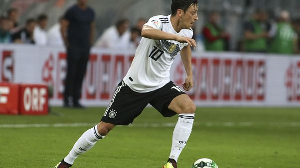 Tweet-Affäre: China löscht Özil sogar aus Computerspiel Tweet-Affäre: China löscht Özil sogar aus Computerspiel