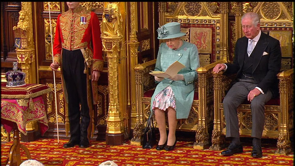 Queen opens new session of UK parliament