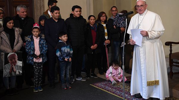 Il Papa riceve 33 migranti di Lesbo e parla del loro dramma al mondo Il Papa riceve 33 migranti di Lesbo e parla del loro dramma al mondo