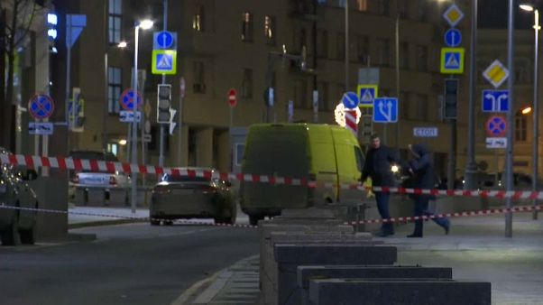Sparatoria davanti alla sede dell'FSB a Mosca, ucciso un agente Sparatoria davanti alla sede dell'FSB a Mosca, ucciso un agente