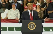 Trump recebe manifestações de apoio depois da destituição