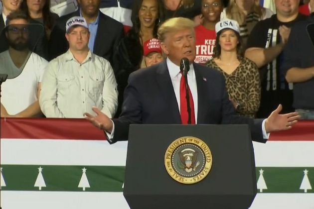 Trump recebe manifestações de apoio depois da destituição