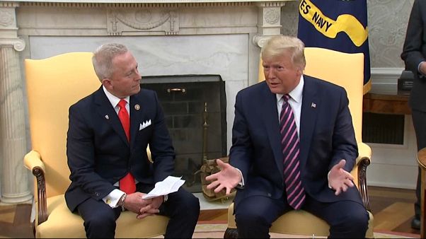 Trump szerint az impeachment egy „kamu” Trump szerint az impeachment egy „kamu”