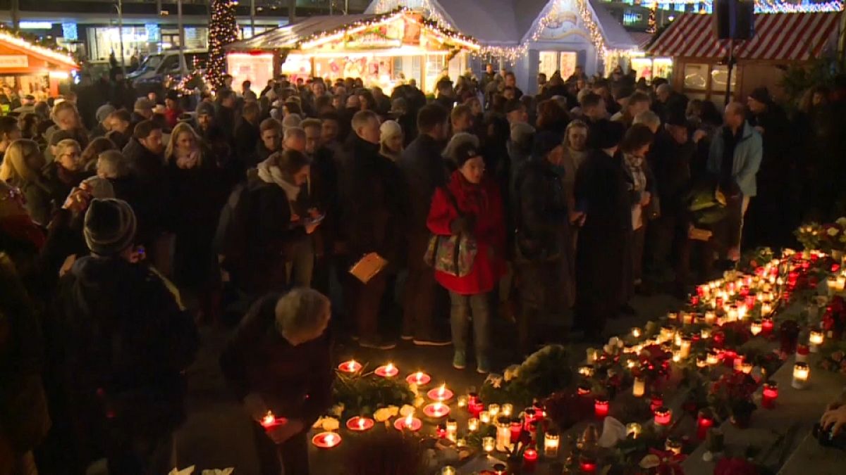 Alemães recordam vítimas de ataque terrorista em Berlim