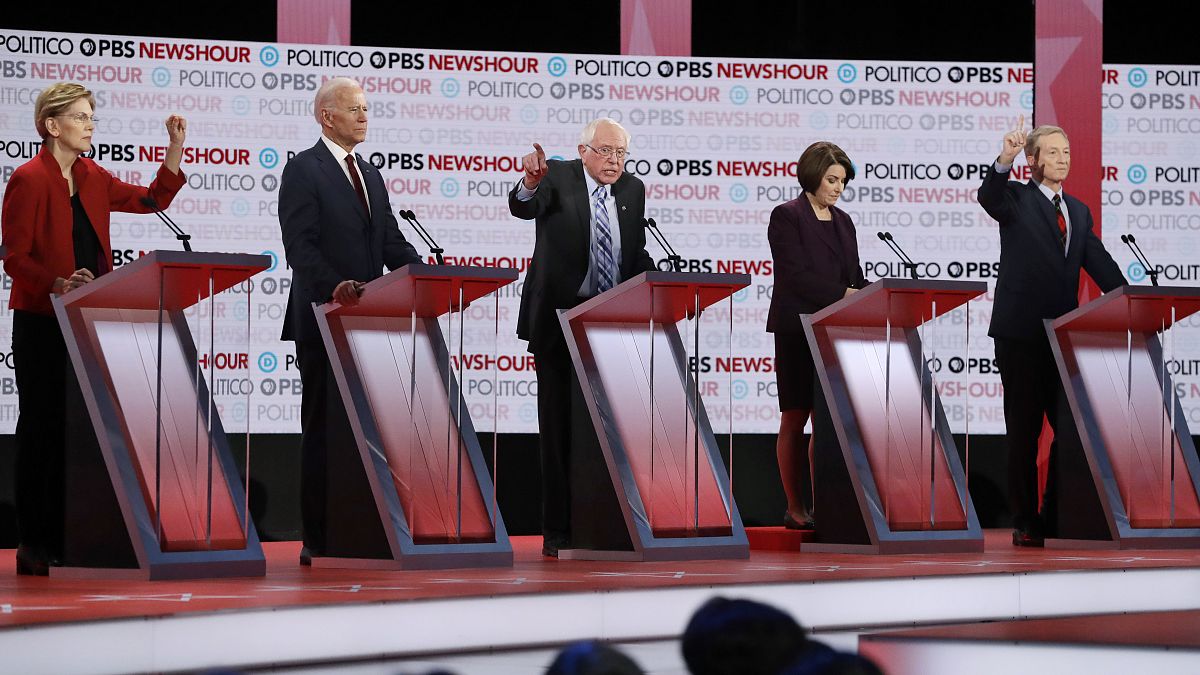 Demokrat aday adayları (Sağdan sola) Elizabeth Warren, Joe Biden, Bernie Sanders, Amy Klobuchar, Tom Steyer 