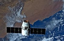 مركبة دراغون - سبيس إكس قبيل التحامها بمحطة الفضاء الدولية