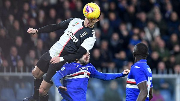 Az egész világ Cristiano Ronaldo fejeséről beszél Az egész világ Cristiano Ronaldo fejeséről beszél