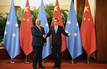 Çin Başbakanı Li Keqiang ve Mikronezya Devlet Başkanı David Panuelo