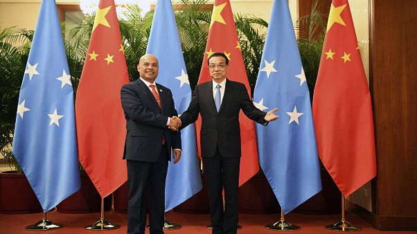 Çin Başbakanı Li Keqiang ve Mikronezya Devlet Başkanı David Panuelo Çin Başbakanı Li Keqiang ve Mikronezya Devlet Başkanı David Panuelo