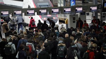 Greves nos transportes abalam Natal em França