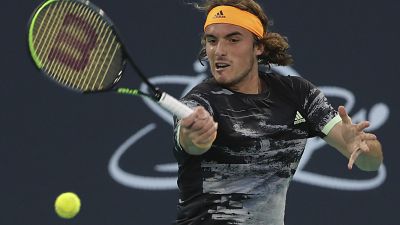 Στον τελικό του Άμπου Ντάμπι ο Τσιτσιπάς με νίκη ανατροπή επί του Τζόκοβιτς