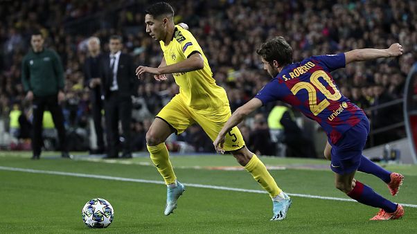 أشرف حكيمي (بروسيا دورتموند) وسيرجي روبيرتو (برشلونة) خلال مواجهة بين الناديين أشرف حكيمي (بروسيا دورتموند) وسيرجي روبيرتو (برشلونة) خلال مواجهة بين الناديين