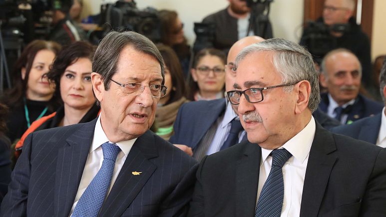 Αναστασιάδης και Ακιντζί στην έκθεση έργων τέχνης Ε/κ και οπτικοακουστικού υλικού Τ/κ