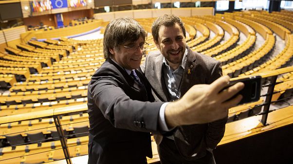 La Eurocámara pagará los salarios atrasados a Puigdemont y Comin La Eurocámara pagará los salarios atrasados a Puigdemont y Comin