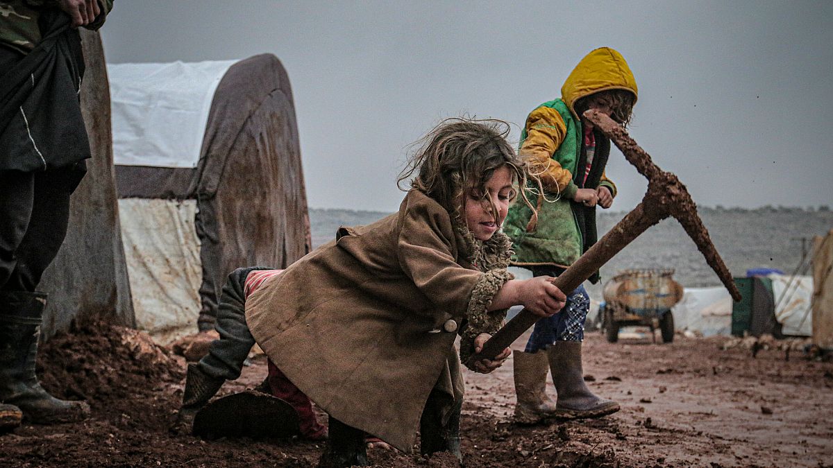 Suriye'nin İdlib kentindeki mülteci kampındaki çocuklar 