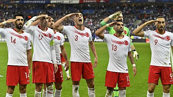 UEFA'dan A Milli Takım'a 'asker selamı' cezası kınama; TFF'ye 50 bin euro para cezası UEFA'dan A Milli Takım'a 'asker selamı' cezası kınama; TFF'ye 50 bin euro para cezası