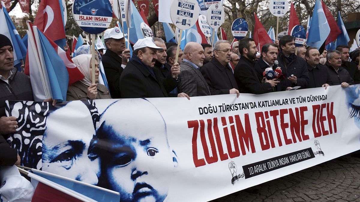 شاهد: بعد تعليقات أوزيل.. مسيرة في تركيا لدعم أقلية "الإيغور" المسلمة في الصين