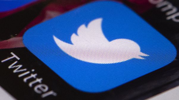 Twitter ve Facebook 100 bine yakın sahte hesabı kapattı Twitter ve Facebook 100 bine yakın sahte hesabı kapattı