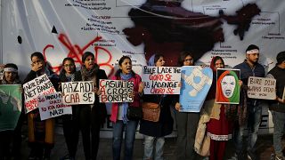 Indien: Auf tödliche Ausschreitungen folgen friedliche Proteste