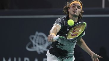 Ο Στέφανος Τσιτσιπάς στον τελικό του Mubadala World Tennis Championship στο Άμπου Ντάμπι. (AP Photo/Kamran Jebreili)            