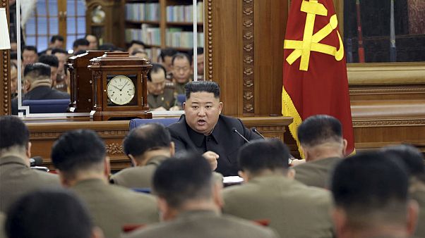 Nordkorea diskutiert "militärische Aufrüstung" Nordkorea diskutiert "militärische Aufrüstung"
