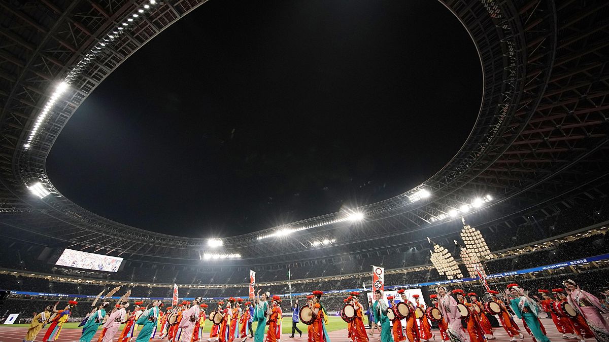 شاهد: اليابان تفتتح ملعبها الوطني الجديد استعداداً للأولمبياد