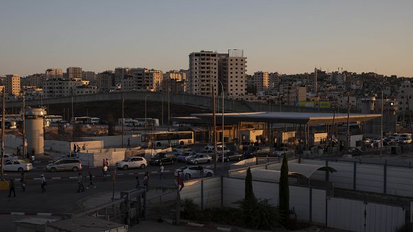 وفاة فلسطيني مسجون لدى السلطة الفلسطينية لإدانته "بتهريب" أراض لإسرائيل وفاة فلسطيني مسجون لدى السلطة الفلسطينية لإدانته "بتهريب" أراض لإسرائيل