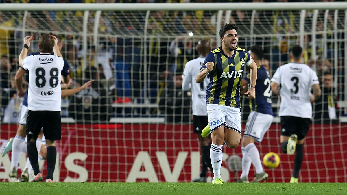 Haftanın derbisinde Fenerbahçe Beşiktaş’ı 3-1 mağlup etti
