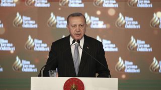 Erdoğan Dolmabahçe Sarayı'nda düzenlenen İlim Yayma Ödülleri Töreni'ne katıldı