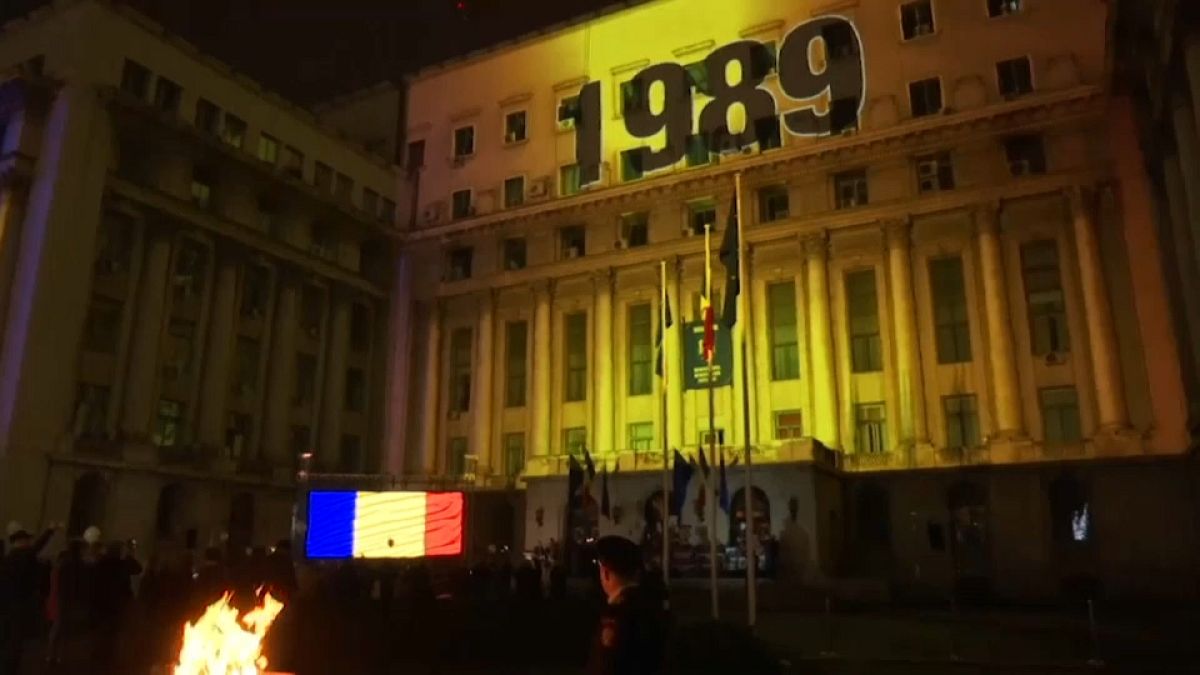 Roumanie : bougies et ballons blancs pour les morts de la révolution de 1989